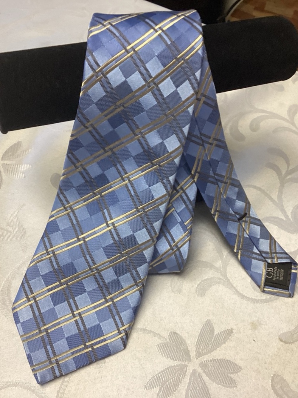 Geoffrey Beene Blue GEOMETRIC.  Silk Tie - lovely design SOPHISTICATED 💙💙💙💙 - Picture 5 of 8